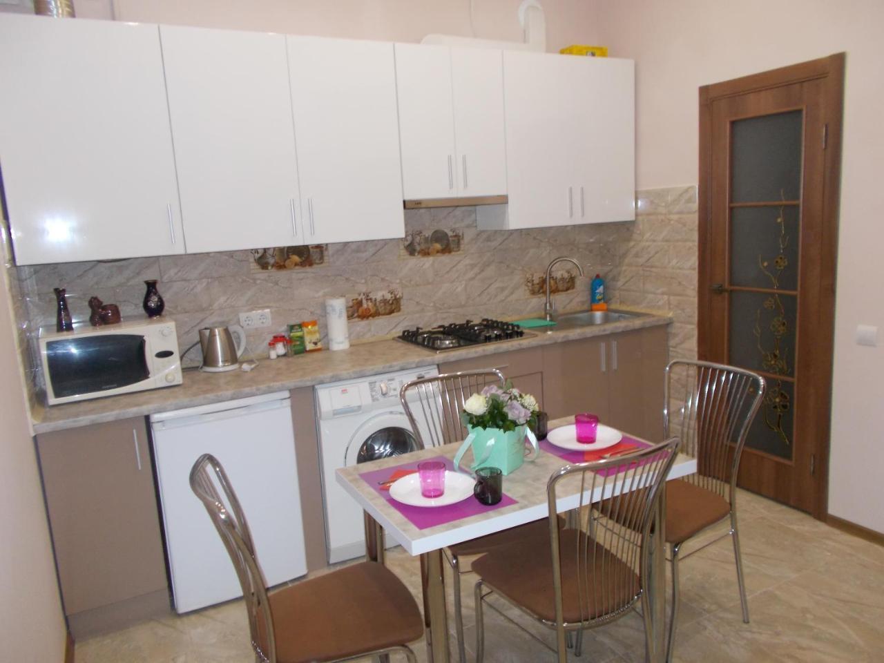 Two-Bedroom Apartment In 10 Min To The Opera Theatre Lviv Exterior photo