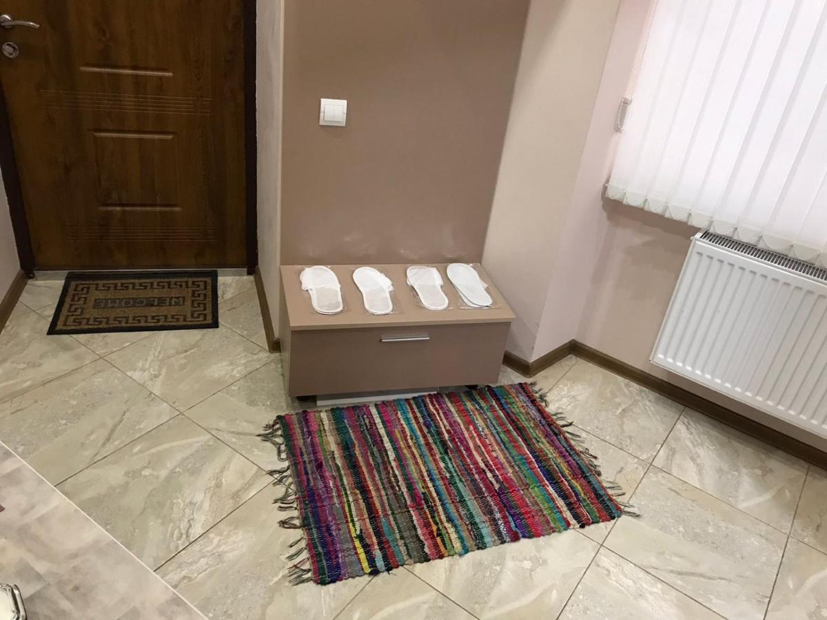 Two-Bedroom Apartment In 10 Min To The Opera Theatre Lviv Exterior photo